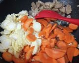 Foto langkah ke 4 dari resep Cah Kembang Tahu Sayuran.
