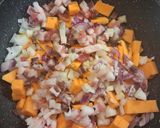 Foto del passaggio 1 della ricetta Gnocchi con Zucca, Guanciale e Formaggio Erborinato