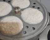 A picture of step 2 of Idli sambar coconut chutney.