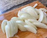 Foto del paso 1 de la receta: Salchichas veggies encebolladas