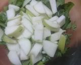 Foto del paso 3 de la receta: Langostinos al ajillo, apio, perejil y manzana, rabas y cornalitos