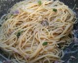 Foto del passaggio 4 della ricetta Spaghetti al limone con tonno e cipolla