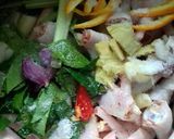 Hình bước làm 1 của món Chân gà ngâm sả tắc