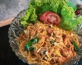 Foto langkah ke 4 dari resep Bihun Goreng Udang Bakso.