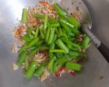 Foto langkah ke 4 dari resep Tumis tahu teri daun bawang kucai.