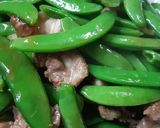 รูปขั้นตอนการทำที่ 3 ของ ถั่วหวานผัดน้ำมันหอย/Stir Fried Sugar Snap Pea with Oyster Sauce