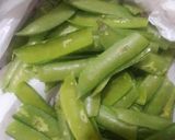 A picture of step 1 of Matar chilka sabzi.