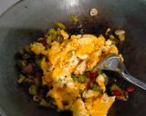 Foto langkah ke 3 dari resep Tumis Telur Orak Arik.