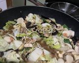 Foto langkah ke 4 dari resep Kwetiau Seafood Siram ala Solaria.