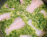 Foto del paso 2 de la receta: Merluza en salsa verde con espárragos