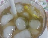 A picture of step 3 of Peach ice tea.