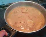 Foto del paso 3 de la receta: Bonito en salsa de cebolla con guisantes