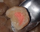 Foto langkah ke 6 dari resep Cilok aci isi sosis merah.