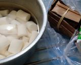 Foto langkah ke 1 dari resep Singkong manis kuah santan.