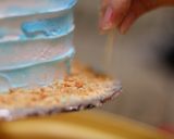 Foto langkah ke 9 dari resep Tutorial Menghias Kue Tema “Pantai” dengan Buttercream (Simple Decor).