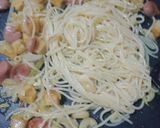 Foto langkah ke 4 dari resep Spaghetti Aglio Olio sosis,chicken nugget.