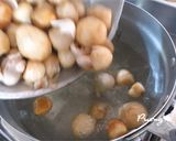 รูปขั้นตอนการทำที่ 1 ของ ผัดเห็ดใบกะเพราใส่ปลากระป๋อง🍄🥫🍃