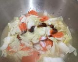 Foto langkah ke 3 dari resep Tumis Sawi Wortel Ayam Suwir.