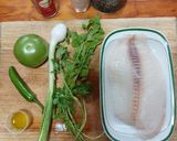 Foto del paso 1 de la receta: Pescado empapelado con salsa de tomatillo