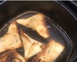 A picture of step 5 of Chinese Samosa.
