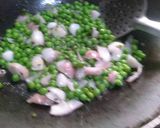 A picture of step 1 of Peas pulao.