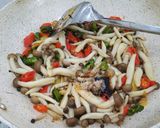 Foto langkah ke 10 dari resep Tumis Jamur Shimeji.