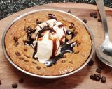 A picture of step 5 of Chocolate Chip Pizookie.