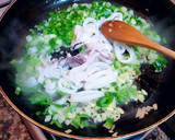 Foto del paso 1 de la receta: Arroz cremoso en caldo de gambas en sartén