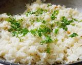 A picture of step 3 of Garlic coriander rice.