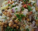 A picture of step 3 of Dahi phulki chana chaat.