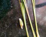 A picture of step 1 of Sauteed Thai Green Beans.