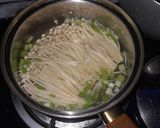 Foto langkah ke 3 dari resep Tofu with Enoki Simple Cemplang Cemplung.