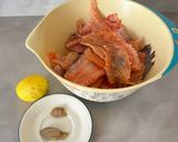 Foto langkah ke 1 dari resep Kaldu Tulang Salmon Homemade.