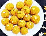 बेसन के गुड़ वाले लड्डू (besan ke gur wale ladoo recipe in Hindi) रेसिपी चरण 5 फोटो