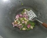 Foto langkah ke 5 dari resep Oseng oncom pete.