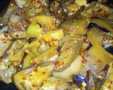 A picture of step 3 of Aloo Baingan.
