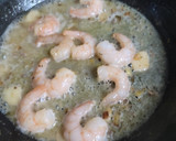 Foto del paso 3 de la receta: Camarones al pil pil (con ají verde)