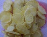 A picture of step 3 of Lyonnaise potatoes.