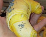 Foto del passaggio 5 della ricetta Cornetti salati bicolore sofficissimi