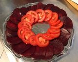 Une image de l'étape 3 de Salade de betteraves rouges et tomates au fromage frais.