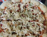Foto langkah ke 4 dari resep Chiken Mushroom Pizza.