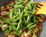 Foto langkah ke 4 dari resep Tumis Buncis Udang Simple.