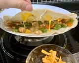 Foto langkah ke 9 dari resep Chicken Quesadilla.