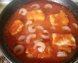 Foto del paso 5 de la receta: Bacalao con gambas en salsa de tomate