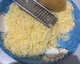 Foto langkah ke 2 dari resep Crispy Melted Cheese Hashbrowns.