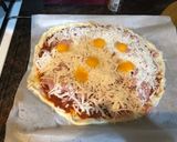 Foto del paso 2 de la receta Pizza con salsa napolitana bacon, jamón dulce y huevos de codorniz