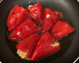 Foto del paso 3 de la receta: Pimientos del piquillo rellenos de tortilla de patatas