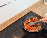 Foto del paso 1 de la receta: Duelos y quebrantos receta típica manchega (huevos revueltos con panceta y chorizo)