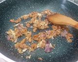 Gambar langkah 1 resipi Nasi goreng kunyit udang kering.