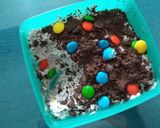 A picture of step 7 of Oreo gems  ice-cream.